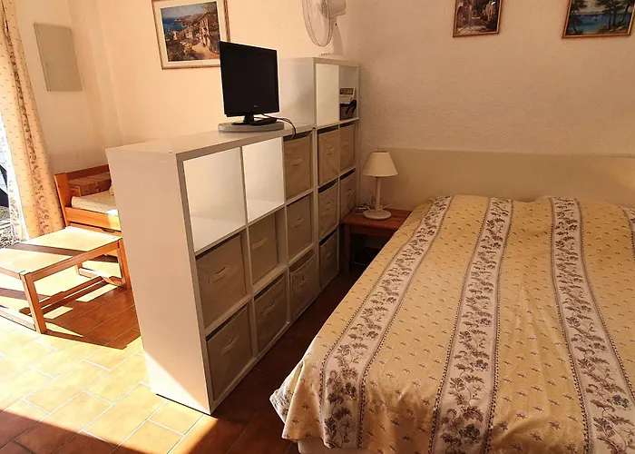 Avec Coin-nuit, Piscine Et Parking A - Fr-1-780-74 *