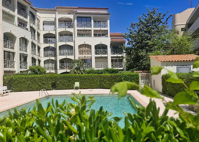 Avec Coin-nuit, Piscine Et Parking A - Fr-1-780-74 Sainte-Maxime