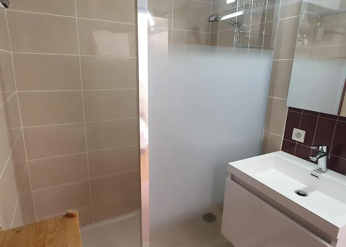 Avec Coin-nuit, Piscine Et Parking A - Fr-1-780-74 *